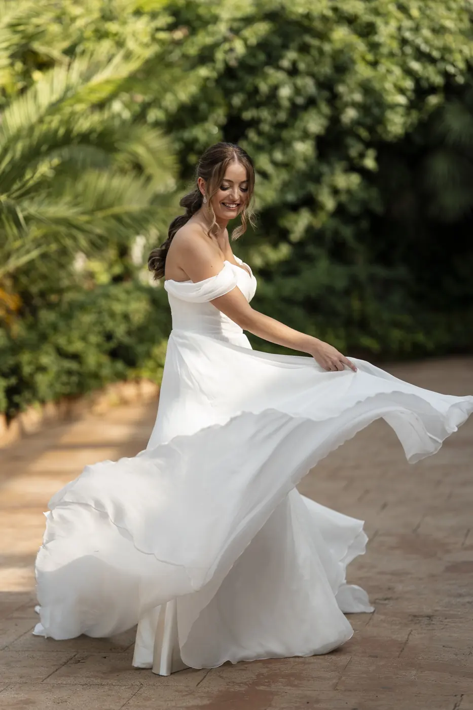 La novia gira y el vestido vuela